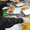 طبخ غذا در قرارگاه جهادی شهید مطهری (ره) توسط دانش‌آموزان به مناسبت ایام تاسوعا و عاشورای حسینی